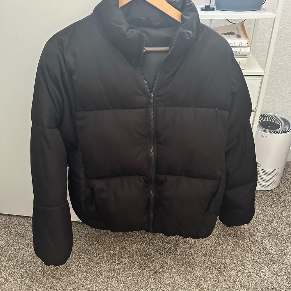 Women's cropped Black Puffer Jacket with cinched tie size large